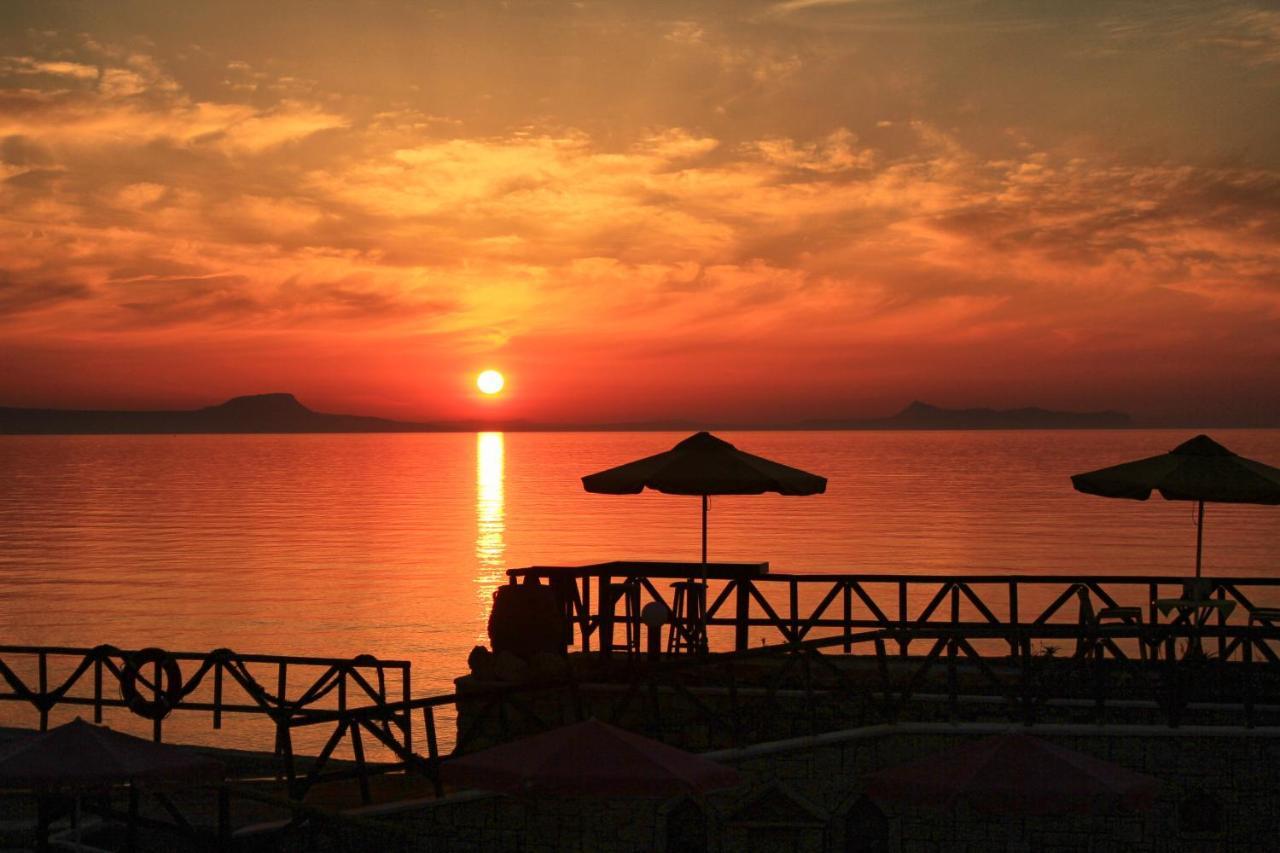 Alkionis Beach Hotel Apartments สฟากากิ ภายนอก รูปภาพ